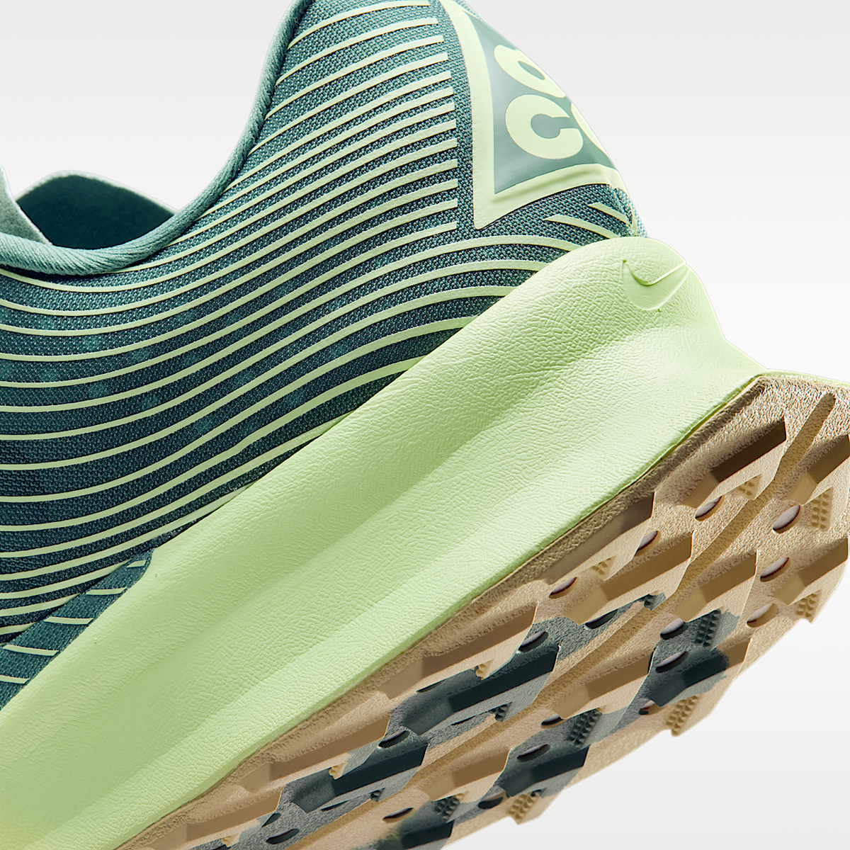 ACG Ultrafly Trail Trail Racing Sneakers
