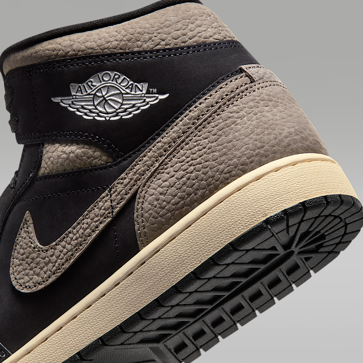 Air 1 Mid SE Shoes