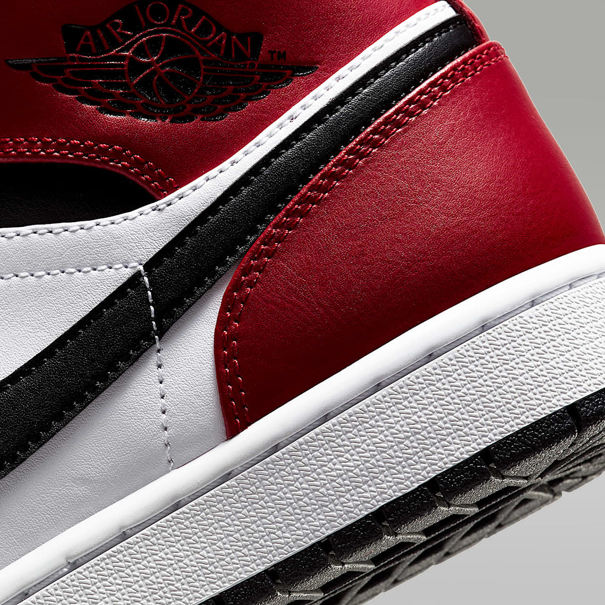Air Jordan 1 Mid Sneakers