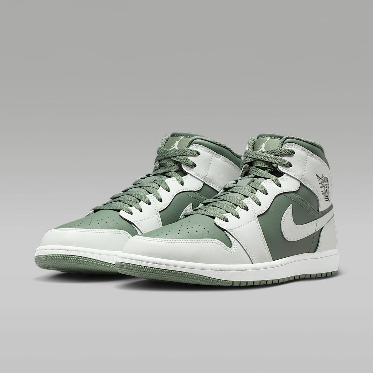 Air 1 Mid Sneakers