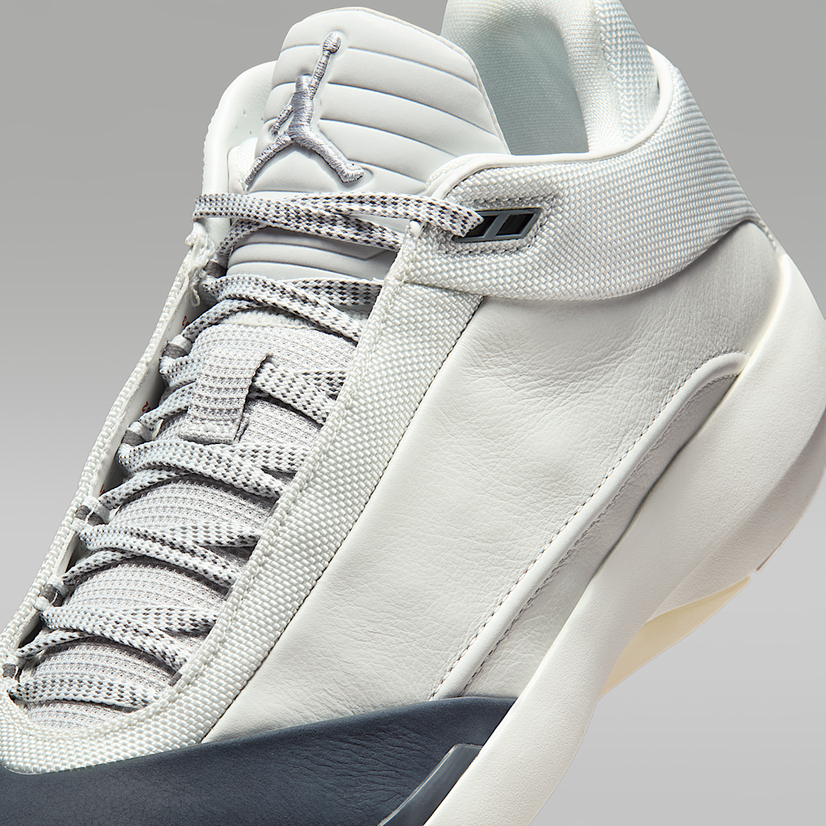 40 "Wolf Grey" Basketball Sneakers - Responsive Cushioning And Enhanced Traction