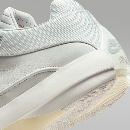 40 "Wolf Grey" Basketball Sneakers - Responsive Cushioning And Enhanced Traction