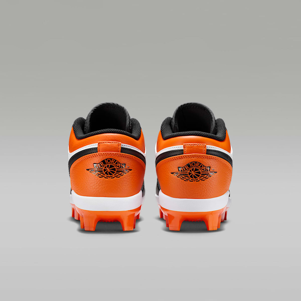 1 Retro MCS Low SE Sneakers