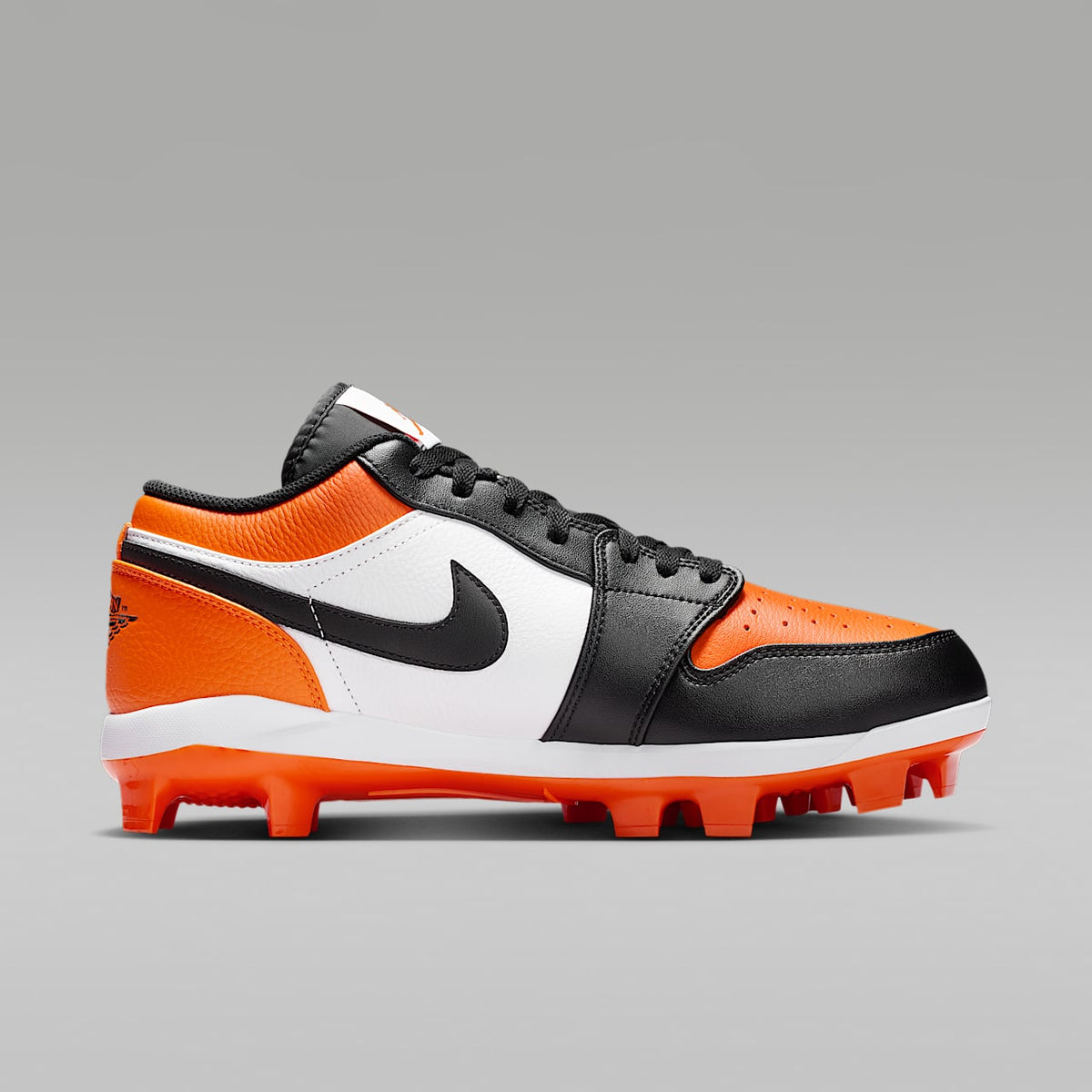 1 Retro MCS Low SE Sneakers