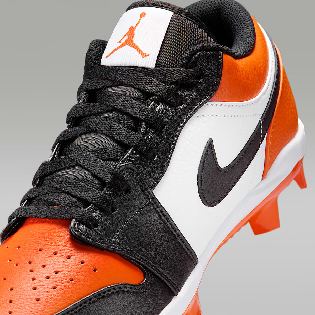 1 Retro MCS Low SE Sneakers