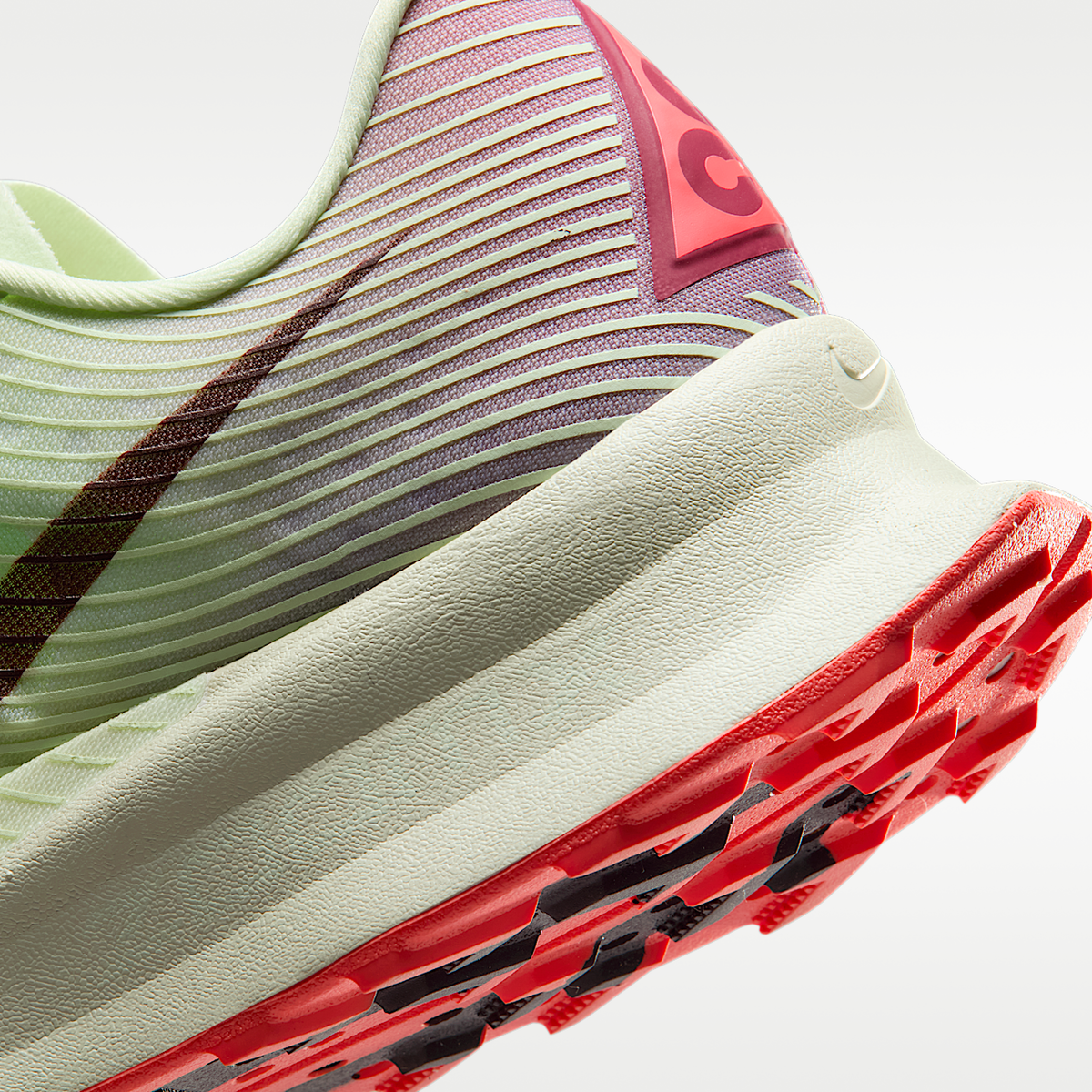 ACG Ultrafly Trail Trail Racing Sneakers
