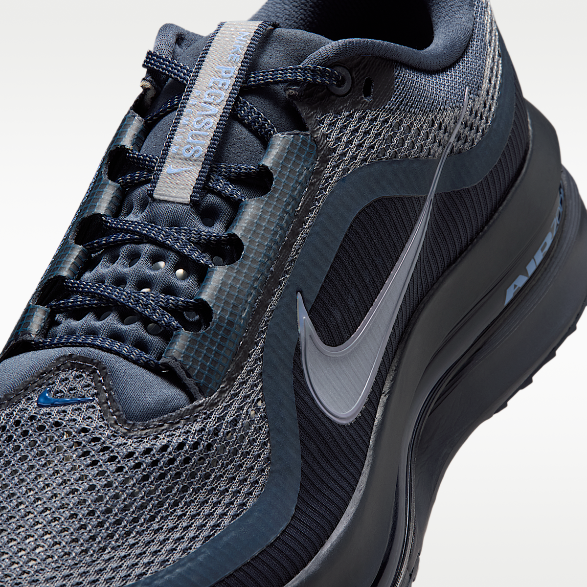 Pegasus Premium Men's Road Running Sneakers