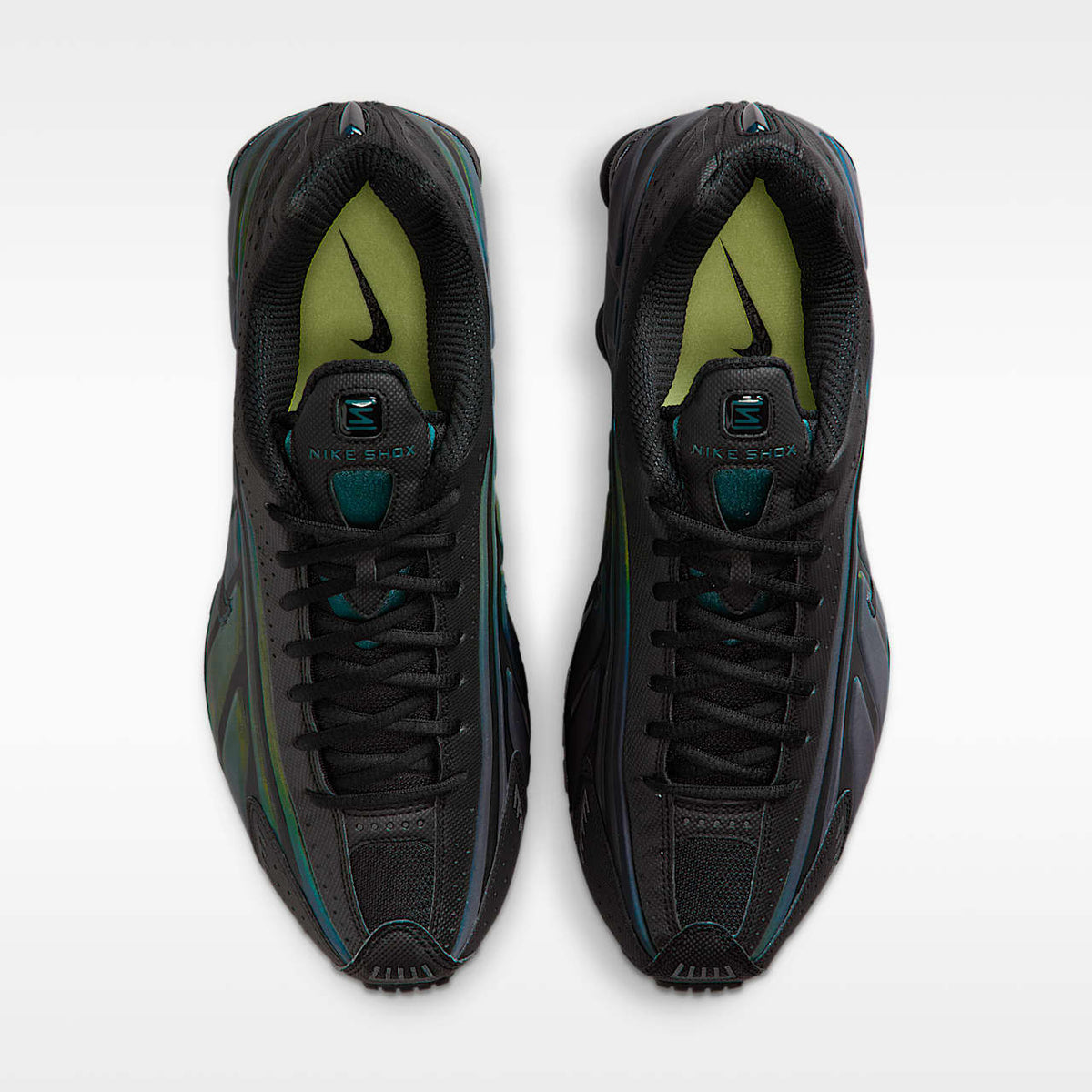 Shox R4 SE Sneakers