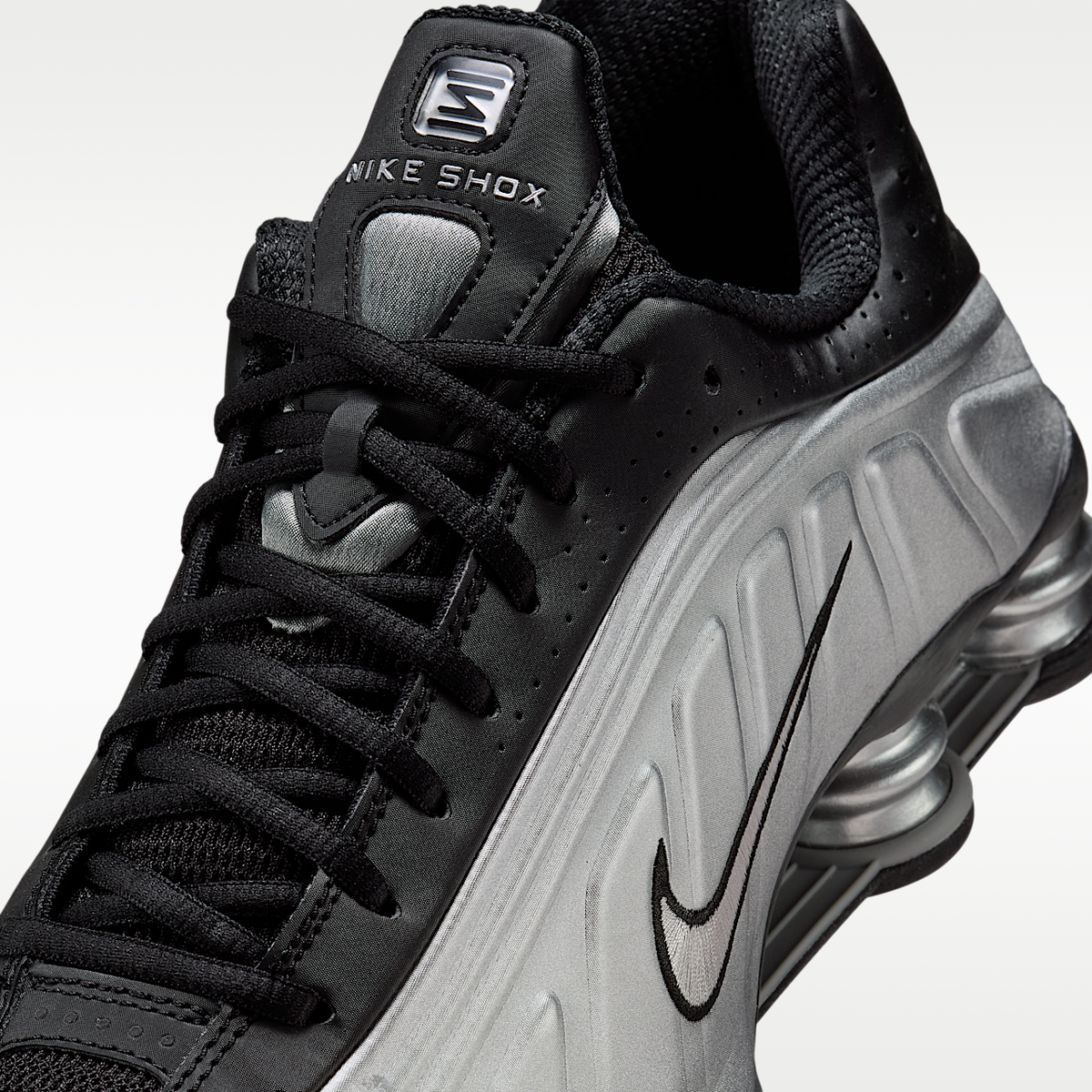 Shox R4 Sneakers