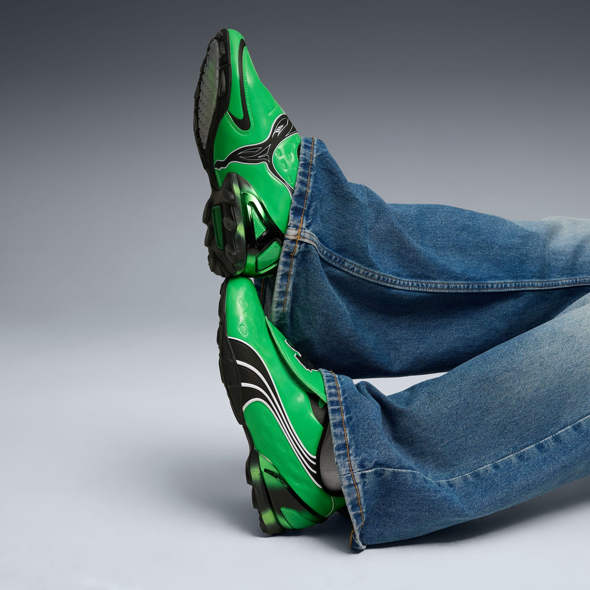 VS-1 Contact Sneakers