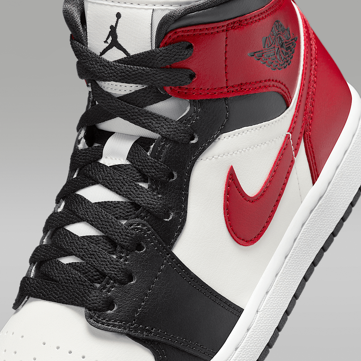 Air Jordan 1 Mid Shoes