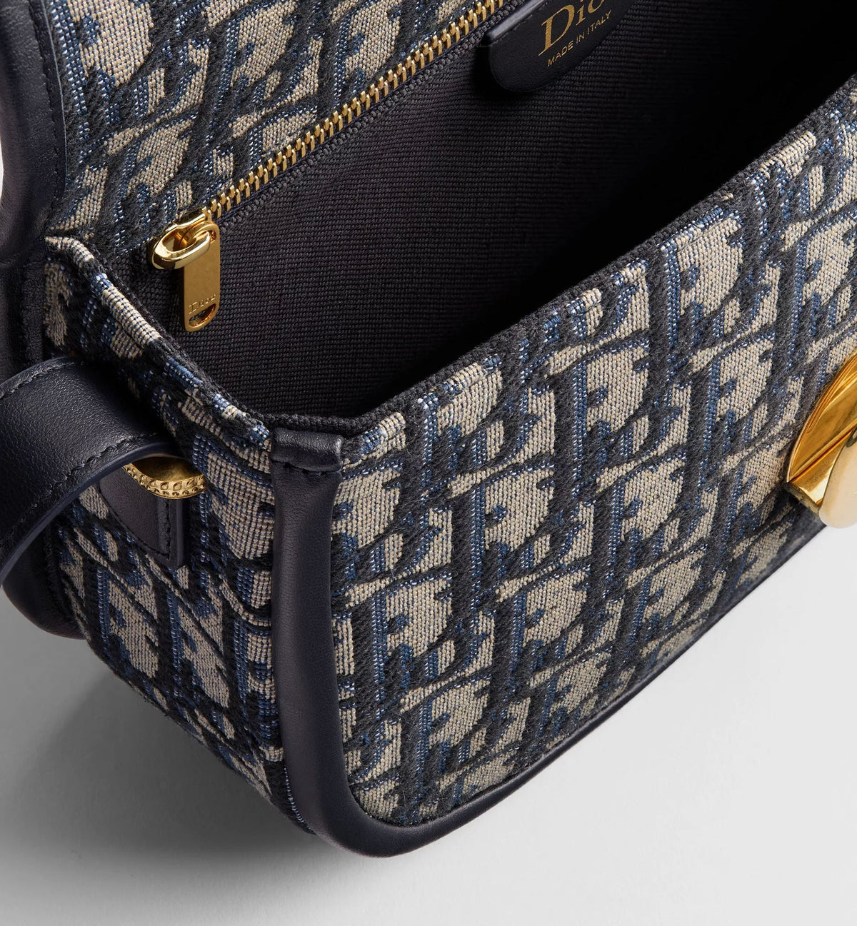 Medium Médaillon Flap Bag