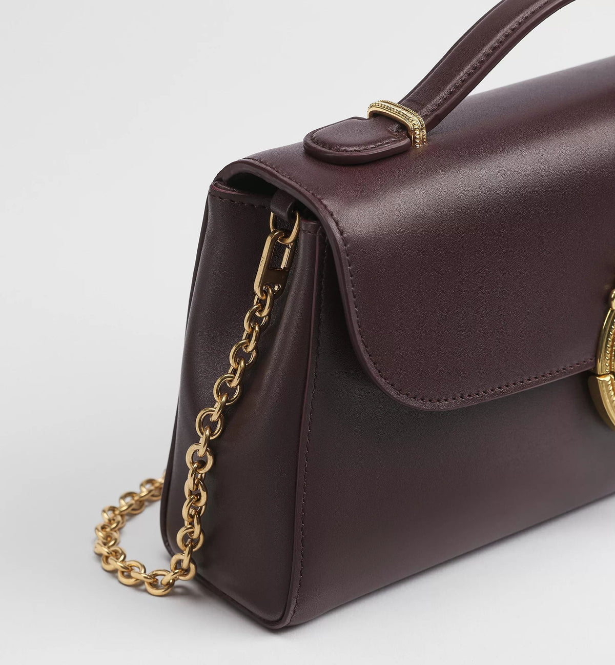 Médaillon Pouch Shoulder Bag