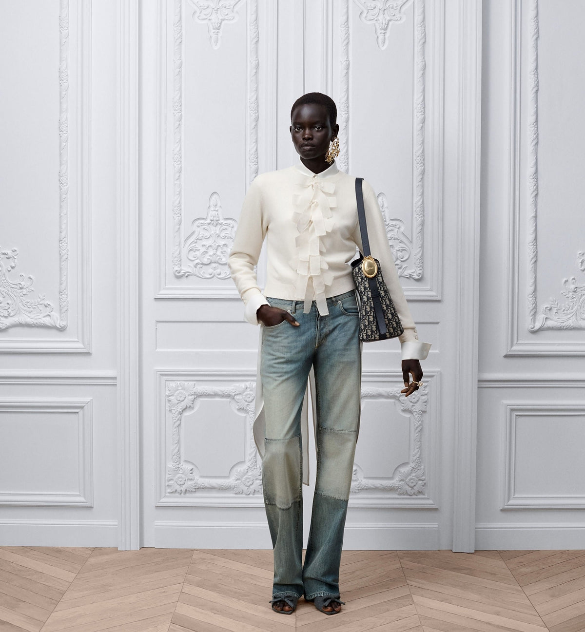 Medium Médaillon Bucket Bag