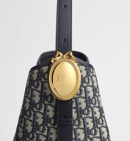 Medium Médaillon Bucket Bag