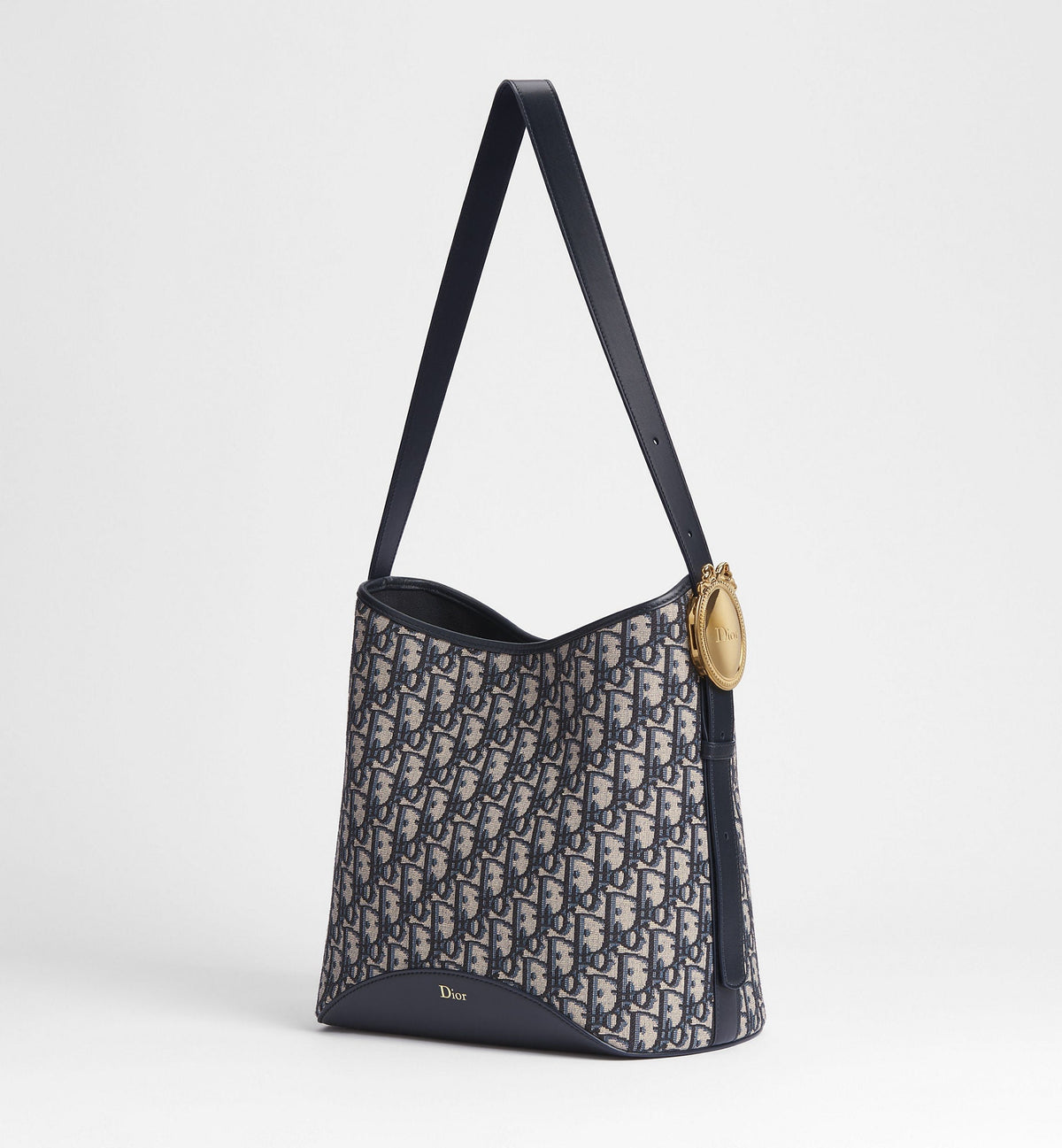 Medium Médaillon Bucket Bag