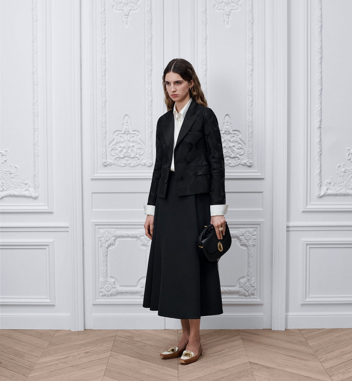 Women's Medium Médaillon Flap Bag With Grained Calfskin And Signature Clasp