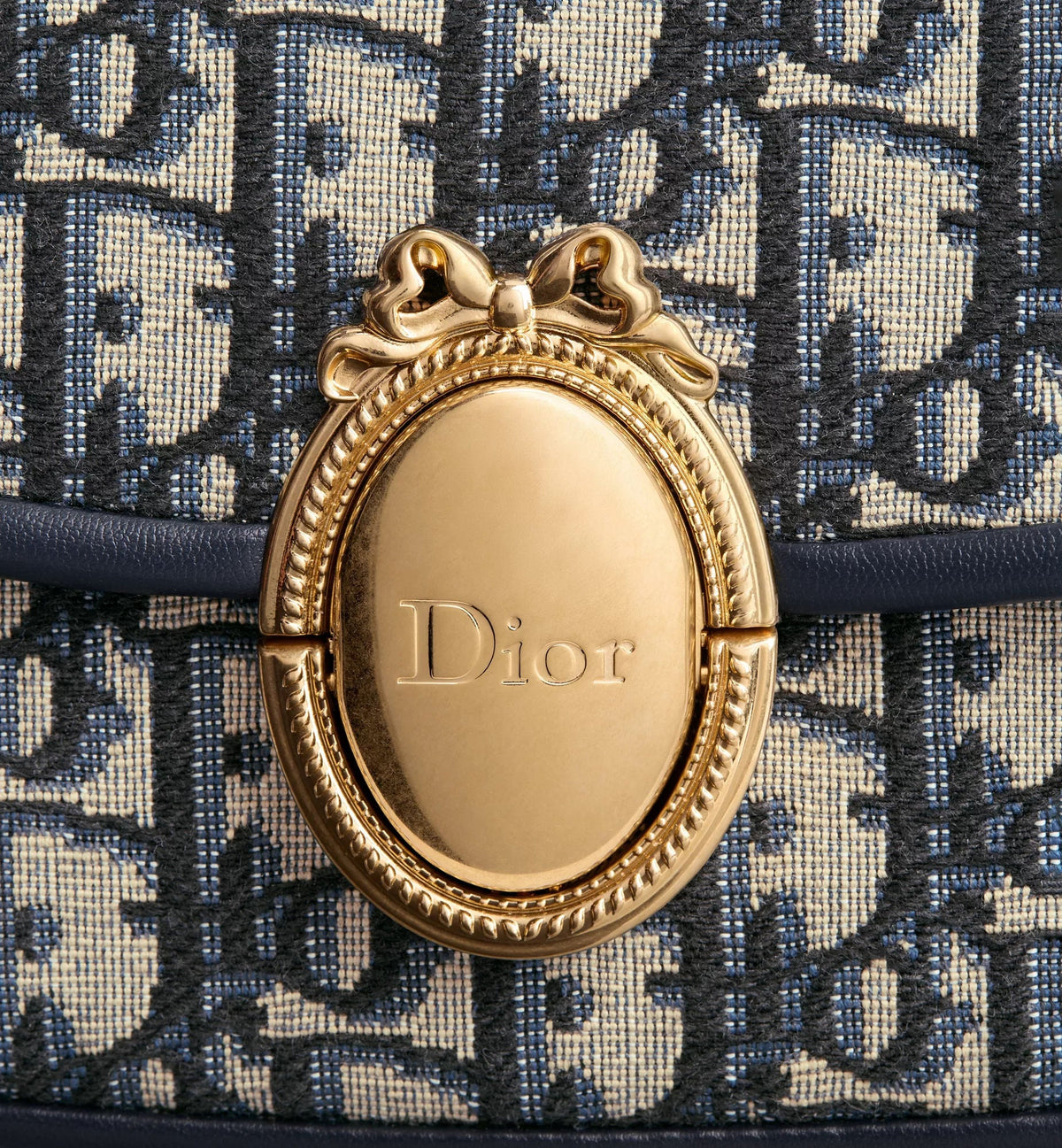 Small Médaillon Flap Bag