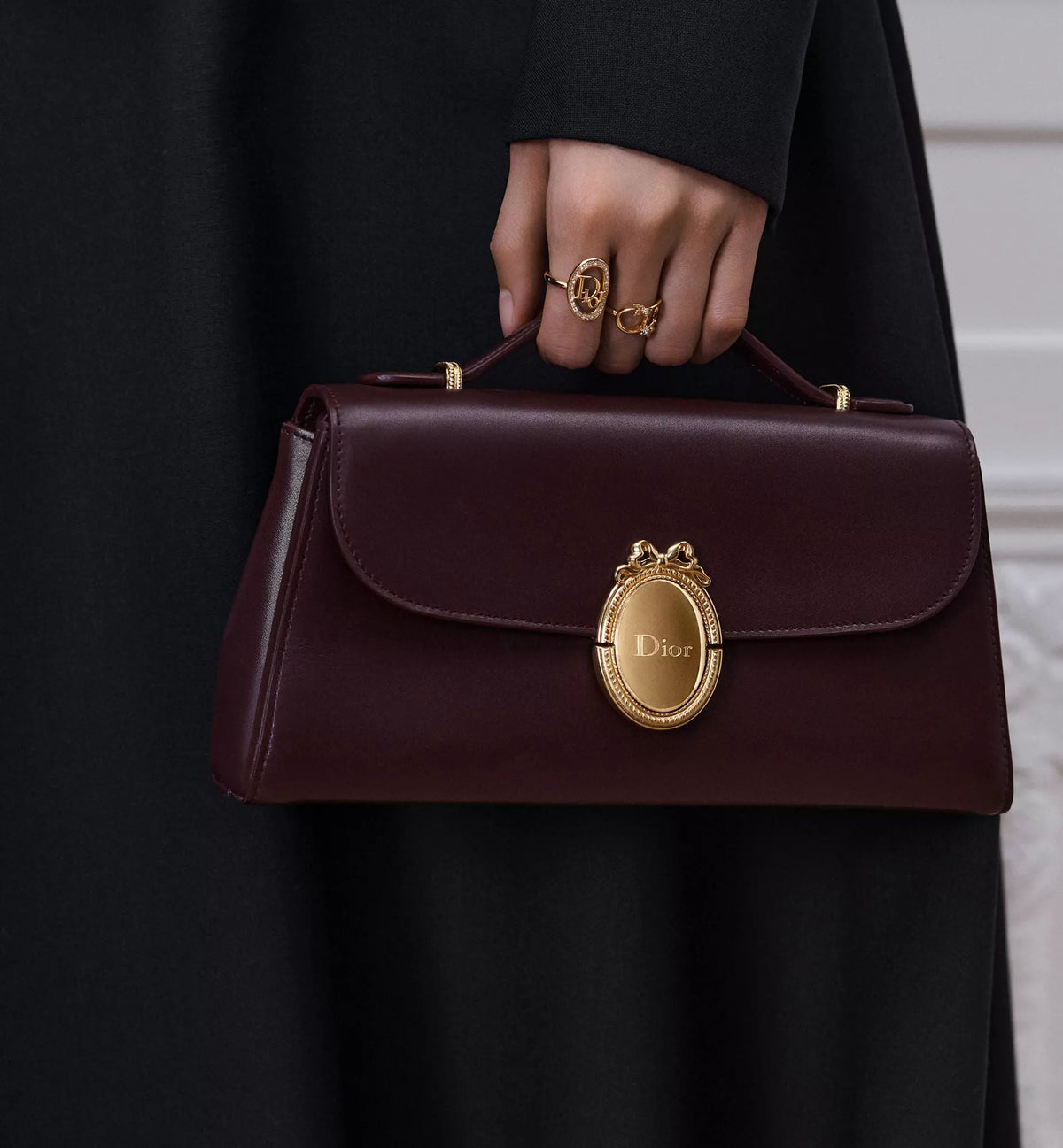 Médaillon Pouch Shoulder Bag