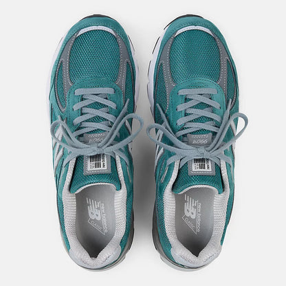 Unisex 990v4 Lifestyle Sneakers