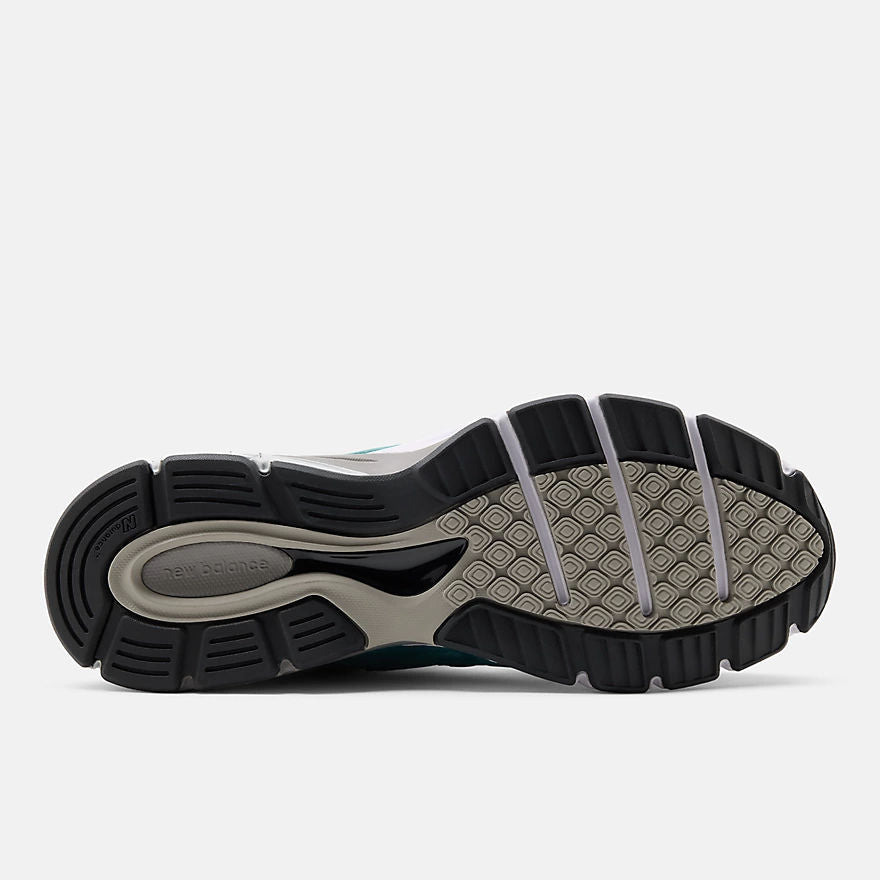 Unisex 990v4 Lifestyle Sneakers