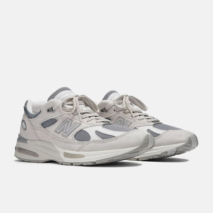 Unisex 991v2 Lifestyle Sneakers