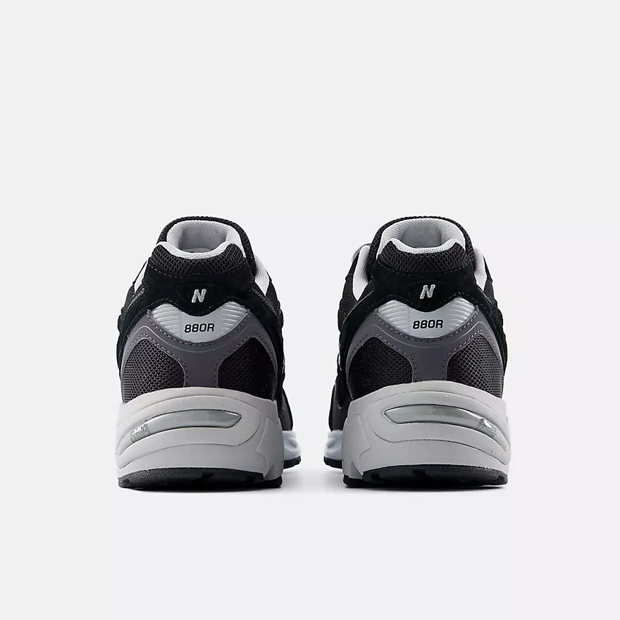 Unisex 880R Lifestyle Sneakers