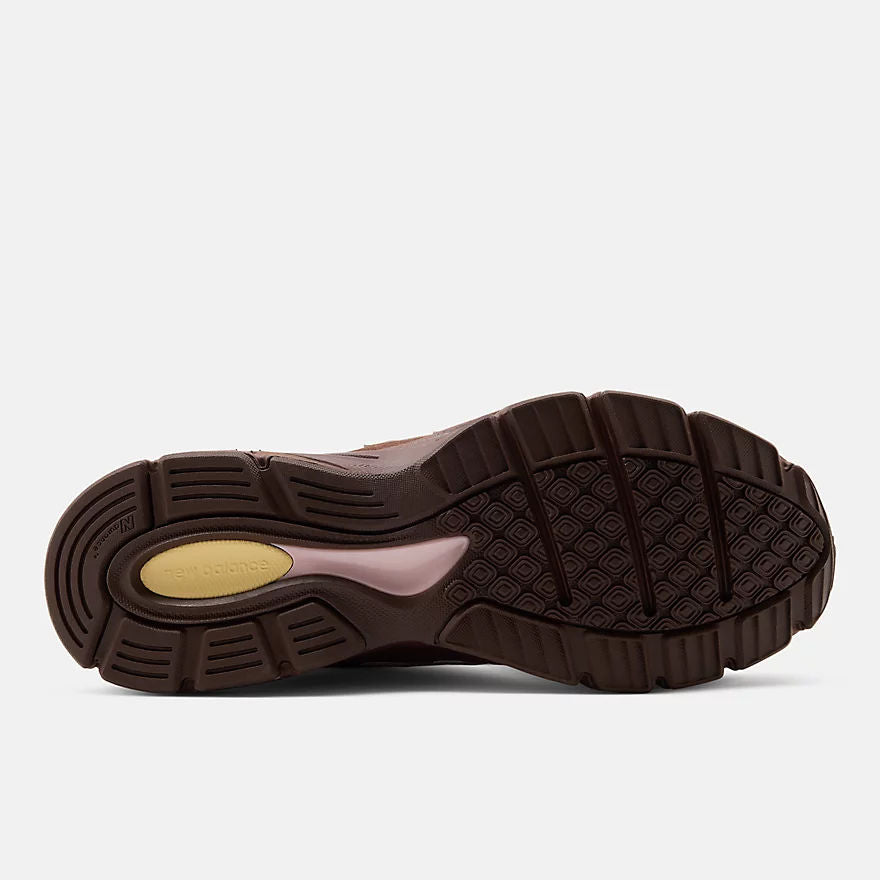 Unisex 990v4 Lifestyle Sneakers