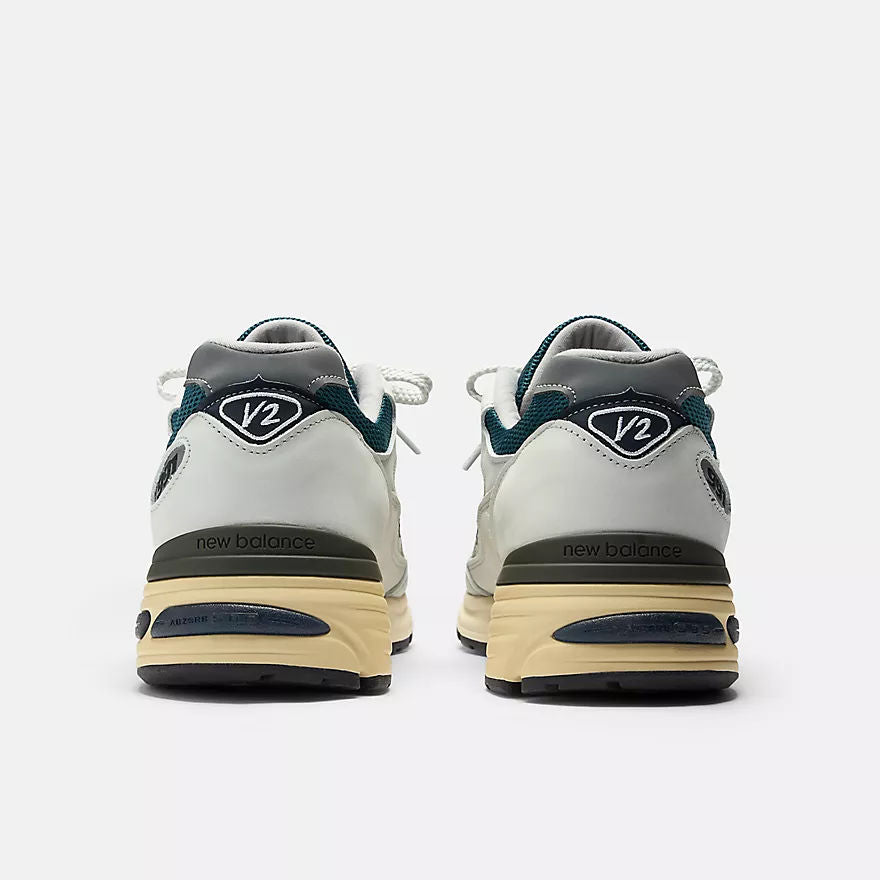 Unisex 991v2 Lifestyle Sneakers