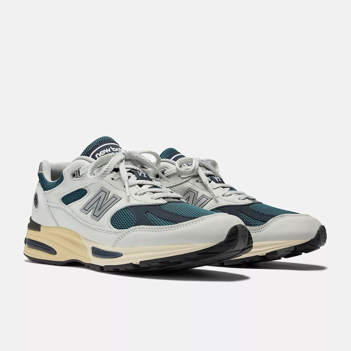Unisex 991v2 Lifestyle Sneakers