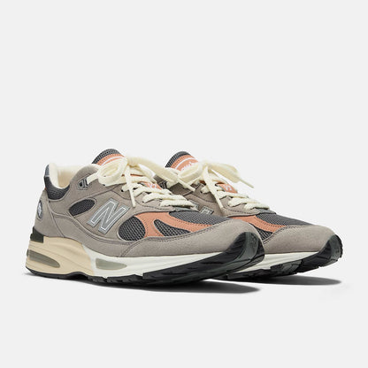Unisex 991v2 Lifestyle Sneakers