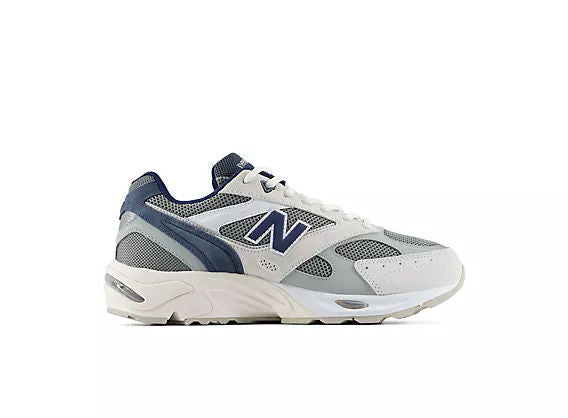 Unisex 880R Lifestyle Sneakers