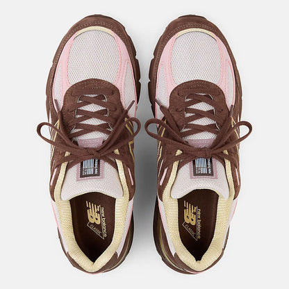 Unisex 990v4 Lifestyle Sneakers