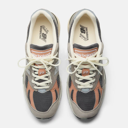 Unisex 991v2 Lifestyle Sneakers