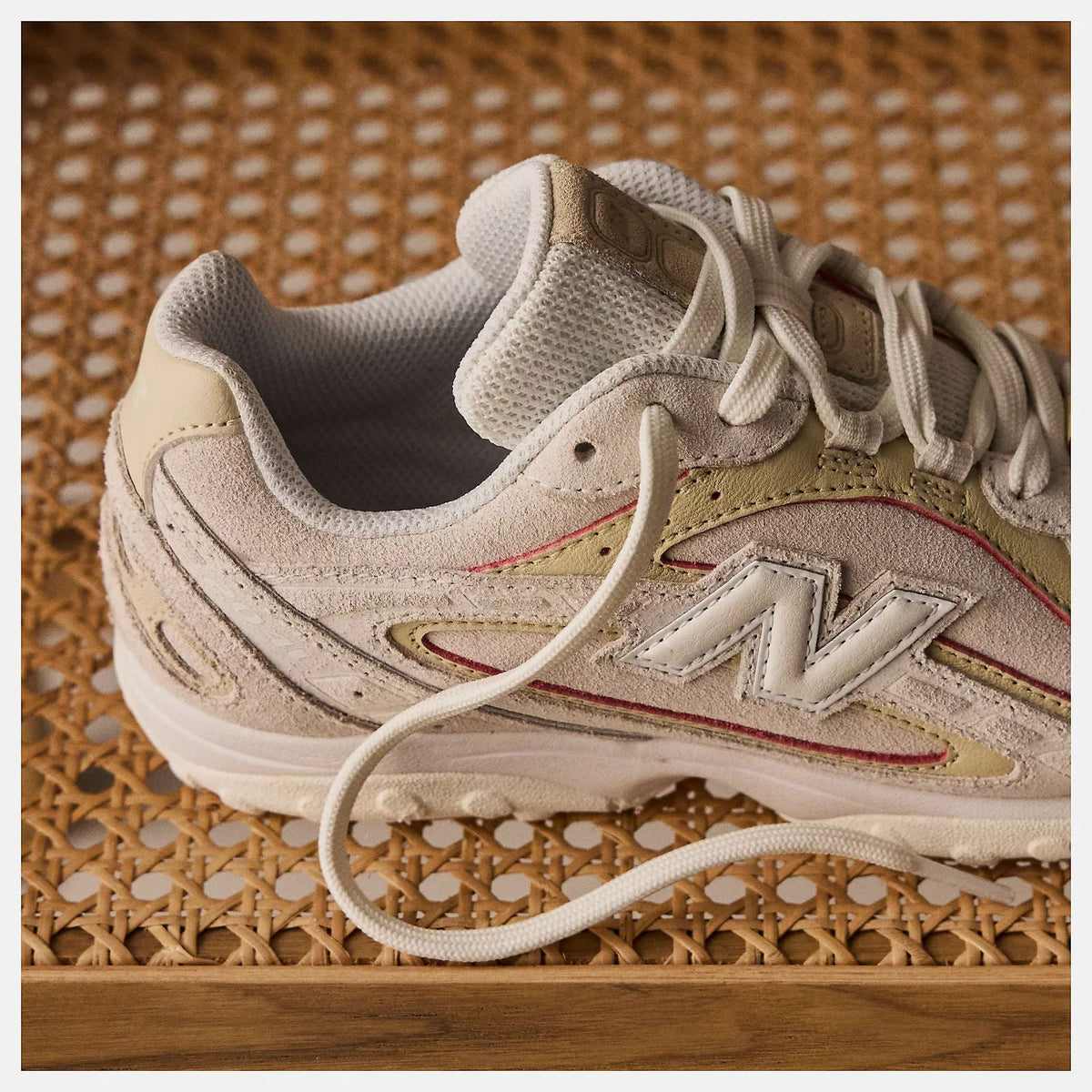 Unisex 204L Lifestyle Sneakers