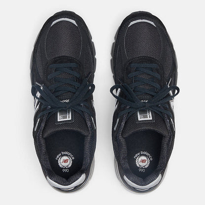 Unisex 990v4 Lifestyle Sneakers