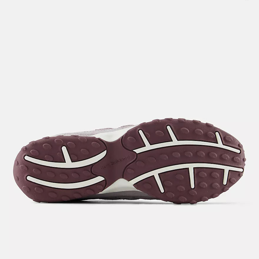 Unisex 204L Lifestyle Sneakers