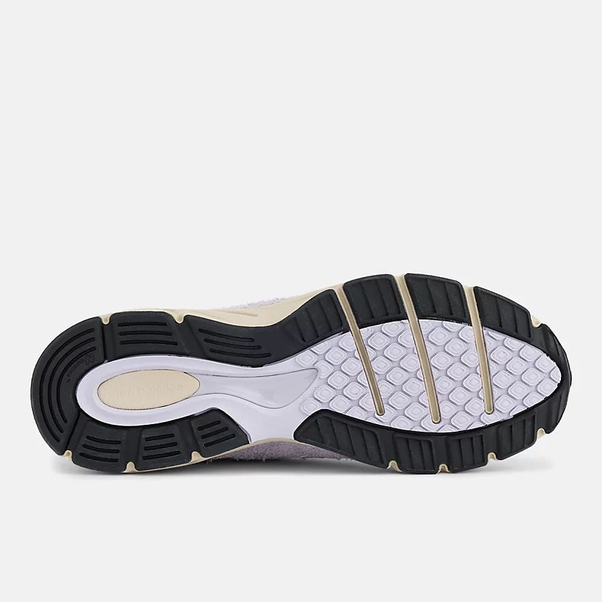 Unisex 990v4 Lifestyle Sneakers