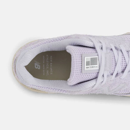 Unisex 990v4 Lifestyle Sneakers