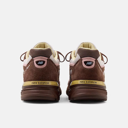 Unisex 990v4 Lifestyle Sneakers