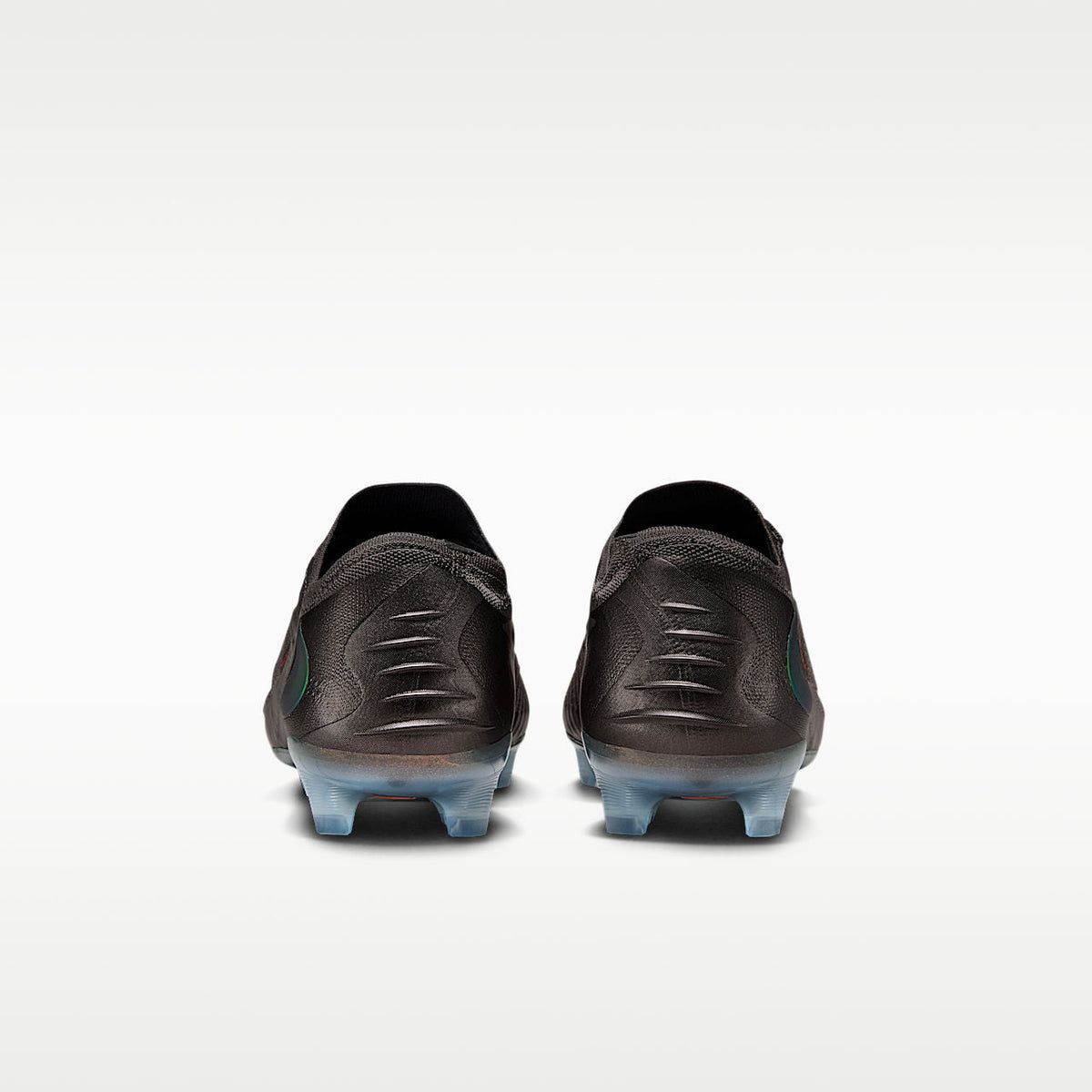 Phantom 6 Low Elite LV8 Firm-Ground Soccer Cleats Gripknit Medium Ash/Black/Gold Amber